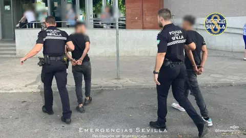 As&iacute; huyen 2 menores de la Polic&iacute;a Local en una moto robada en Sevilla. Persecuci&oacute;n de pel&iacute;cula