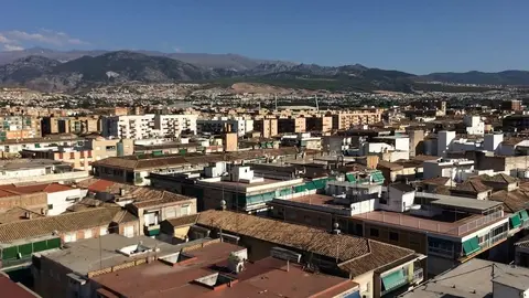 Muere una mujer de 71 a&ntilde;os tras caer desde una sexta planta en Granada. Se investigan las causas
