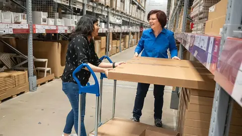 Comprando madre e hija en Ikea