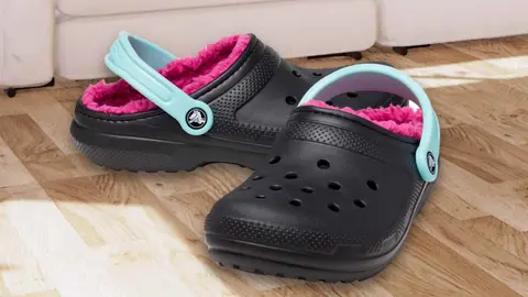 Las zapatillas de Crocs m&aacute;s c&oacute;modas y originales: tus pies calentitos con forro de peluche