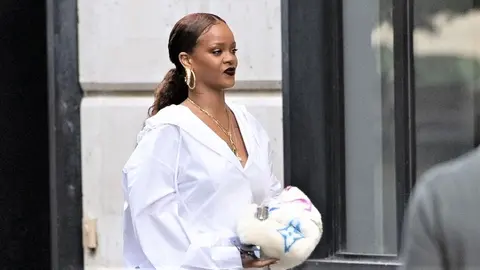 Rihanna pone de moda unas cl&aacute;sicas zapatillas de Converse a 75 &euro; en El Corte Ingl&eacute;s