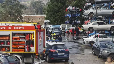 Accidente en Almer&iacute;a. Muere un hombre tras caerle encima el coche que arreglaba en Moj&aacute;car