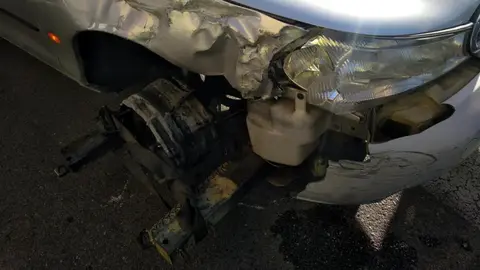 As&iacute; conduce bebido y drogado por M&aacute;laga con los airbags activados y sin un neum&aacute;tico