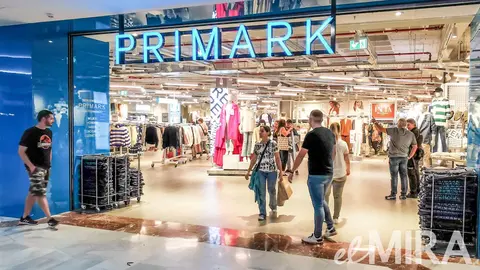Clientes entran en Primark de Bah&iacute;a Sur