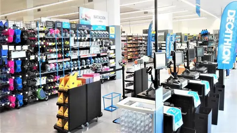 Decathlon rebaja a 60 euros las zapatillas de Adidas que las amantes de la moda llevan en oto&ntilde;o