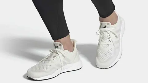 Adidas trae de vuelta su &uacute;ltimo gran chollo: unas zapatillas parecidas a Skechers para caminar sin parar