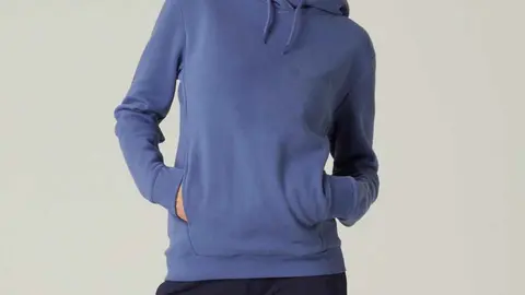 La sudadera de moda de Decathlon por menos de 17 euros que no te quitar&aacute;s