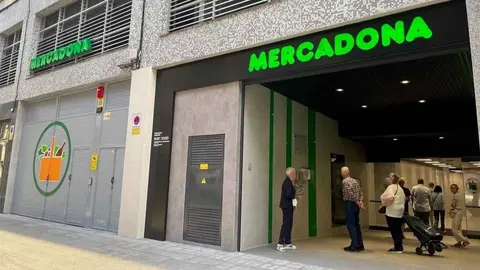 El invento de Mercadona para limpiar manchas desde las zapatillas de Adidas hasta las puertas del Leroy Merlin