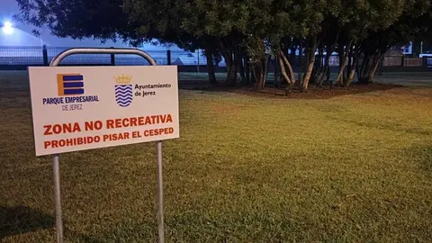 Pol&eacute;mica por un cartel en el Parque Empresarial de Jerez el Ayuntamiento pide su retirada