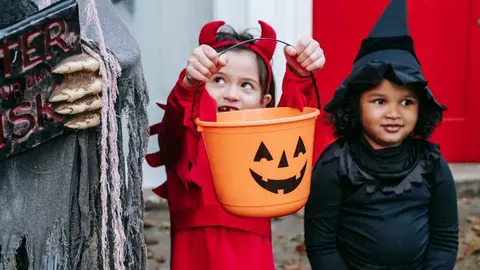 Ni&ntilde;os en Halloween