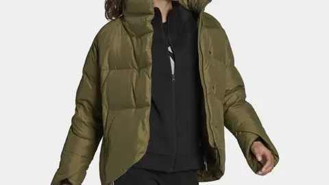 La chaqueta de plum&oacute;n de Adidas que te ayudar&aacute; a mantener el calor este invierno: descuento de 45 euros