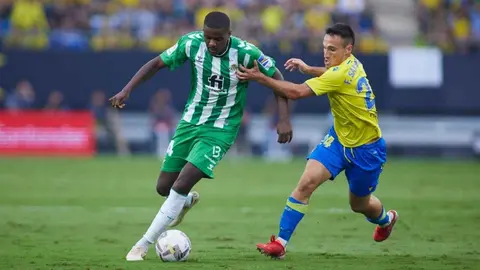 William Carvalho y San Emeterio en el C&aacute;diz CF - Real Betis | Foto: Real Betis