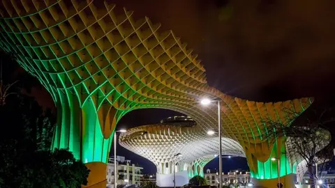 Una menor cae desde 5 metros de altura en las setas de Sevilla. Estas son las consecuencias