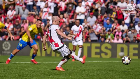 Isi Palaz&oacute;n transform&oacute; el penalti ante Ledesma | Rayo Vallecano