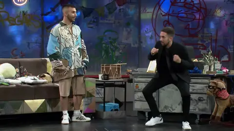 El v&iacute;deo de David Broncano aprendiendo a bailar merengue en La Resistencia con Manuel Turizo