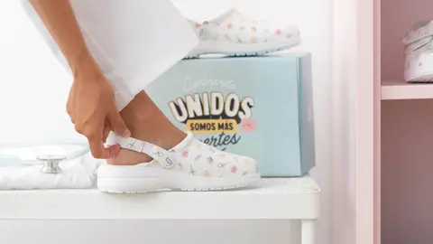 Los zuecos que utilizan las enfermeras los tiene Carrefour