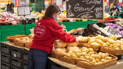 Alcampo crear&aacute; 941 trabajadores para Navidad