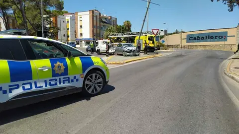 As&iacute; se salta un control en El Puerto y acaba chocando contra una farola. Casi provoca una tragedia