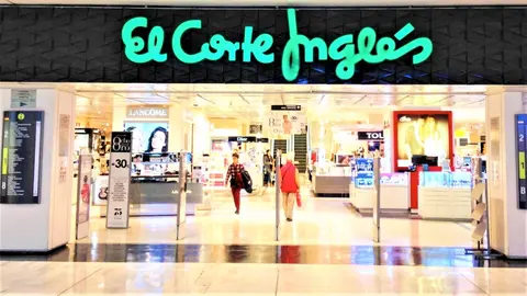 El Corte Ingl&eacute;s tiene la chaqueta Woman viral inspiraci&oacute;n Chanel que no para de agotarse