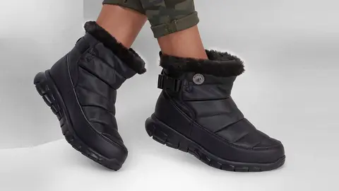 Las botas de Skechers que est&aacute;n entre un abrigo de moda y unos zapatos espaciales