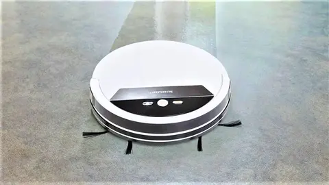 Este robot aspirador de Lidl por menos de 150 euros es la compra que nuestro suelo necesita