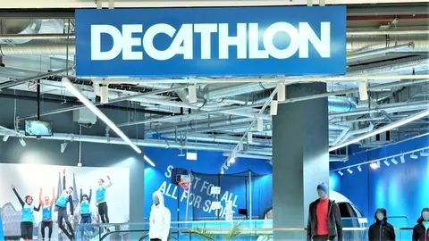 Decathlon: las zapatillas negras de Adidas y de Skechers que solo cuestan 59,99 euros