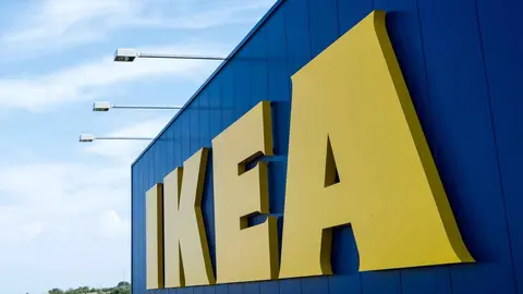 El sof&aacute; de 3 plazas con chaise longue m&aacute;s barato que sigue arrasando en IKEA a semanas de Navidad