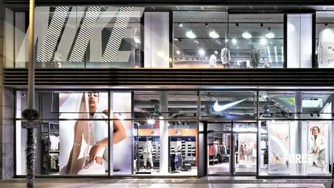 La chaqueta acolchada de Nike de Irina Shayk que combina con todo el armario