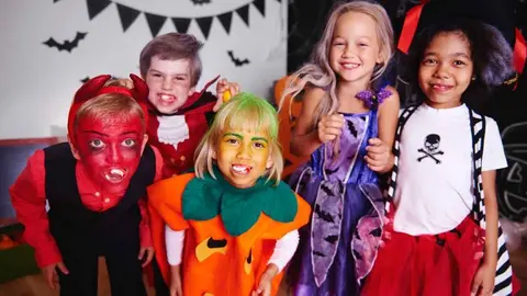 Ni&ntilde;os disfrazados en Halloween