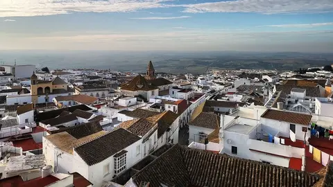 As&iacute; siembra el p&aacute;nico por Medina Sidonia (C&aacute;diz) armado con un cuchillo y una barra de hierro