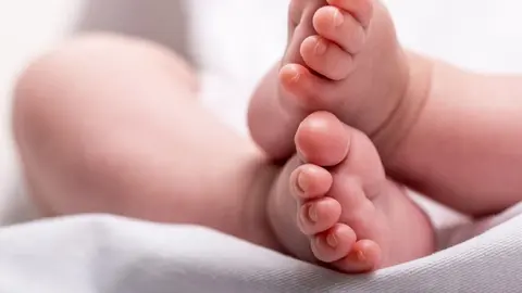 Muere un beb&eacute; en M&aacute;laga durmiendo en la misma cama que sus padres. Se investigan los hechos