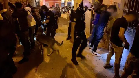 Este es el brutal ataque de varios j&oacute;venes a otros con machetes y navajas en Sevilla. 18 detenidos