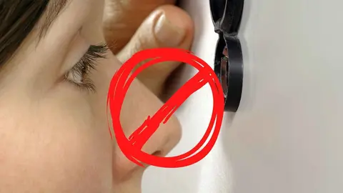 Adi&oacute;s a que nos vean mirar por la mirilla