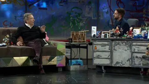 I&ntilde;aki Gabilondo canta en la Resistencia el &uacute;nico himno que no genera pol&eacute;mica en Espa&ntilde;a