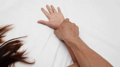 Viola a la hija menor de su pareja en Jerez. Aprovechaba cuando la madre dorm&iacute;a