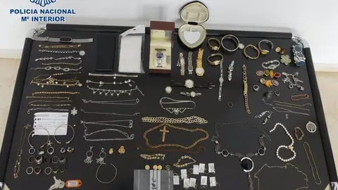 As&iacute; roba m&aacute;s de 100 piezas de oro a personas mayores a las que cuidaba en Ja&eacute;n