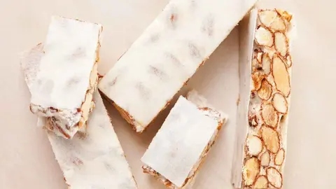 Turr&oacute;n de nata con nueces DOR de Lidl