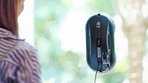 El robot limpiador de cristales del futuro llega a El Corte Ingl&eacute;s