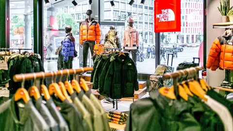 Amazon arrasa con la chaqueta que se adapta a cualquier temperatura y es de The North Face