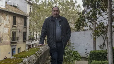 Esta es la lamentable agresi&oacute;n sufrida por un sacerdote en plena calle en el centro de Granada