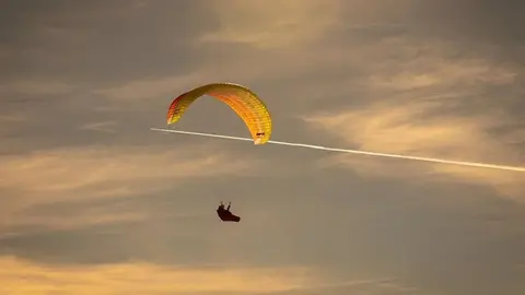 Accidente mortal de un parapentista en Sevilla. Fallece en el acto tras una aparatosa ca&iacute;da