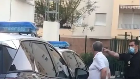 As&iacute; se adue&ntilde;an de un edificio en Estepona para vender droga. Varios detenidos