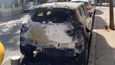 Coche quemado en Nervi&oacute;n durante el pasado fin de semana