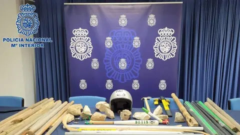 Tremenda pelea entre ultras del Real Betis y el Sevilla FC antes del derbi. Estos son los motivos