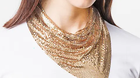 El collar de Paco Rabanne que parece un pa&ntilde;uelo de oro y te puedes comprar en El Corte Ingl&eacute;s
