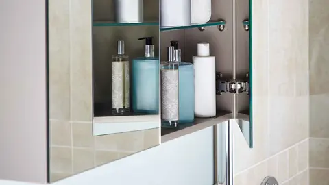 El cl&aacute;sico armario para ba&ntilde;o que sale en todas las pel&iacute;culas de Hollywood sigue arrasando en Amazon