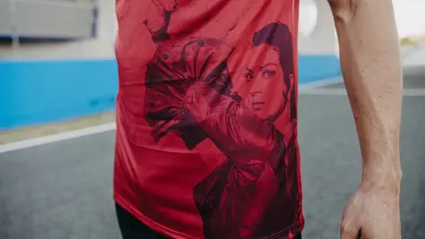 El Xerez Deportivo FC dedica a Lola Flores sus nuevas equipaciones  | xerezdfc.com