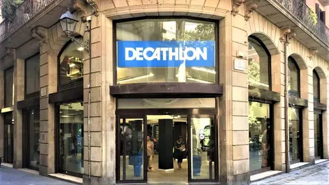 Sin rebaja es barato: Adidas lleva a Decathlon su cl&aacute;sico pantal&oacute;n de 3 bandas que no te querr&aacute;s quitar