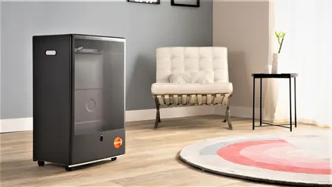 Cl&aacute;sica, elegante y con descuento: la estufa de llama azul de Leroy Merlin que calentar&aacute; todo el sal&oacute;n