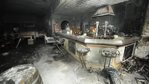 Este es el impactante incendio sufrido por un bar en Huelva capital. Se investigan los motivos